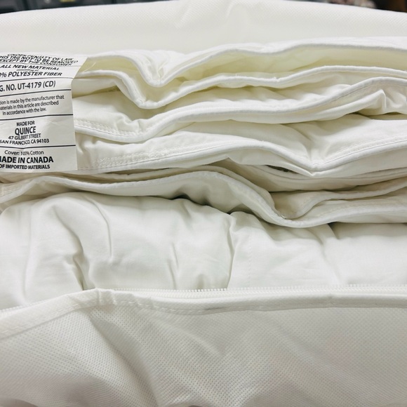 NWOT QUINCE Ultra-Warm Premium Down Alternative Comforter Full/Queen 4373 - Picture 9 of 10